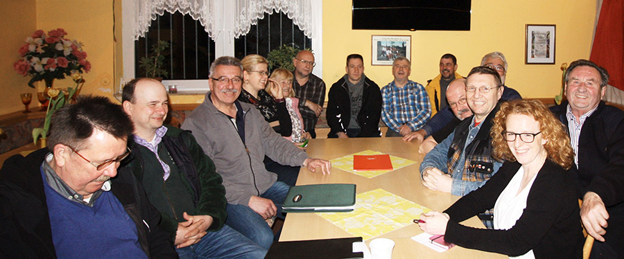 In einer lebhaften Diskussionsrunde blickte die SPD Linsengericht nach erfolgreicher Kommunalwahl auf die n&auml;chste Legislaturperiode. Geplant sind regelm&auml;&szlig;ige themenbezogene Veranstaltungen und eine nachhaltige &Ouml;ffentlichkeitsarbeit. 