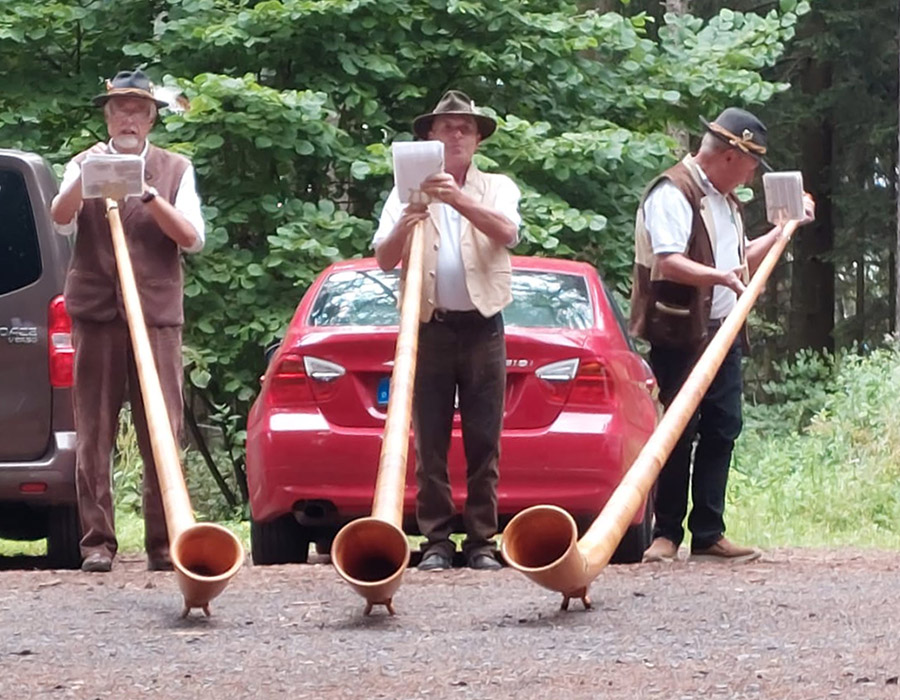 2022 1 linsengerichter huettenwanderung spd linsengericht alphornblaeser