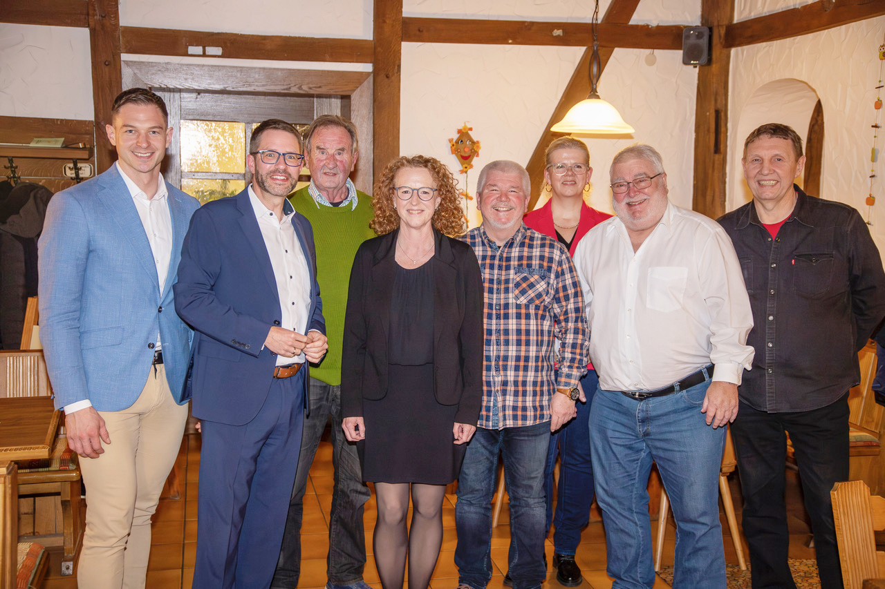 Landtagsabgeordneter Maximilian Ziegler, Landrat Thorsten Stolz, Bernd Becker, Bürgermeisterkandidatin Astrid Rost, Hubert Faust, Vorsitzende Karin Eichhorn, Hans Jürgen Wolfenstädter und 2. Vorsitzender Bernd Klippel (von links).